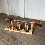 Trainingsstation Altholz Curlstange Kettlebell Kurzhantel Groholz Unikat Gym Vintagemöbel Massivholzmöbel