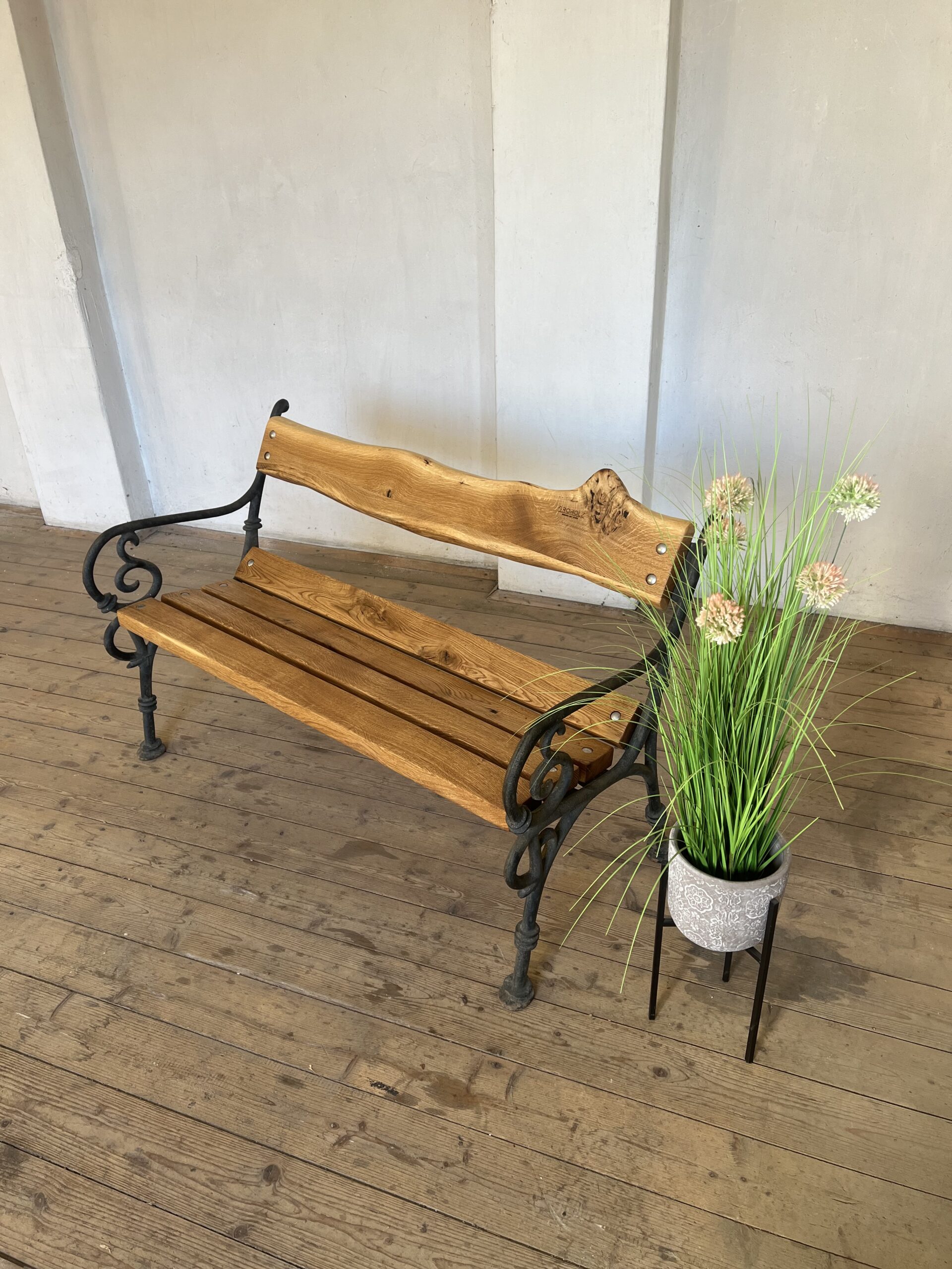 Outdoor Sitzbank Schönbrunner Stil Vintagemöbel Massivholzmöbel urig wild Einzelstück Groholz Unikat Outdoor Sitzbank Schönbrunner Stil Vintagemöbel Massivholzmöbel urig wild Einzelstück Groholz Unikat