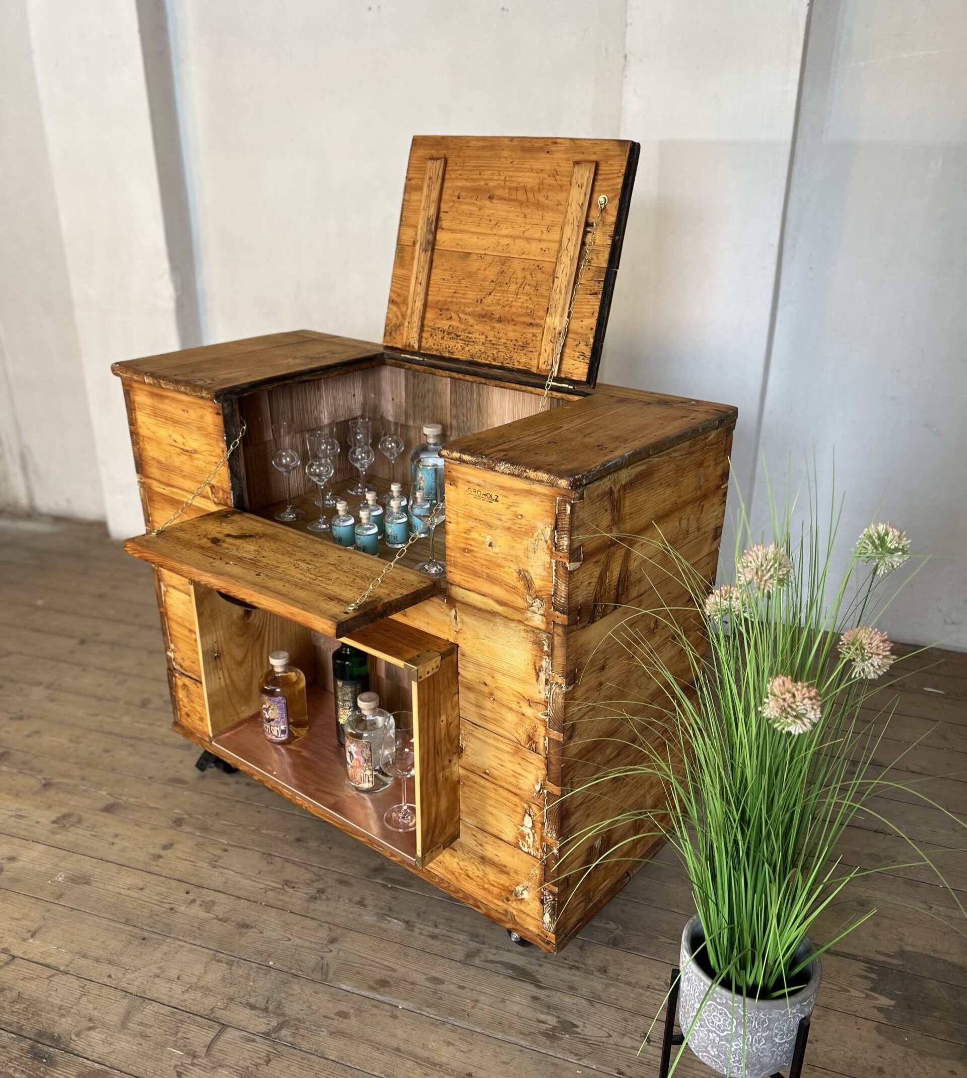 Coalbar Minibar Vintagemöbel Massivholzmöbel urig wild Einzelstück Groholz Unikat